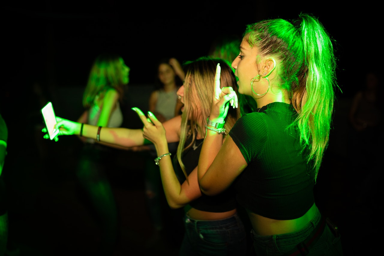 Kıbrıs Gece Hayatının Parlayan Yıldızı: Anemon Night Club’da Efsane Bir Gece
